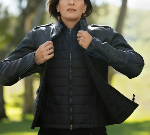 Jaqueta feminina de couro Capitães com sistema de camadas flexíveis6